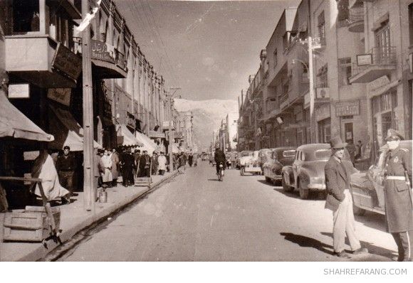 خیابان لاله زار، اواخر دهه ی ۱۳۲۰ شمسی (دهه ی ۱۹۴۰ میلادی) خیابان لاله زار، اواخر دهه ی ۱۳۲۰ شمسی (دهه ی ۱۹۴۰ میلادی)