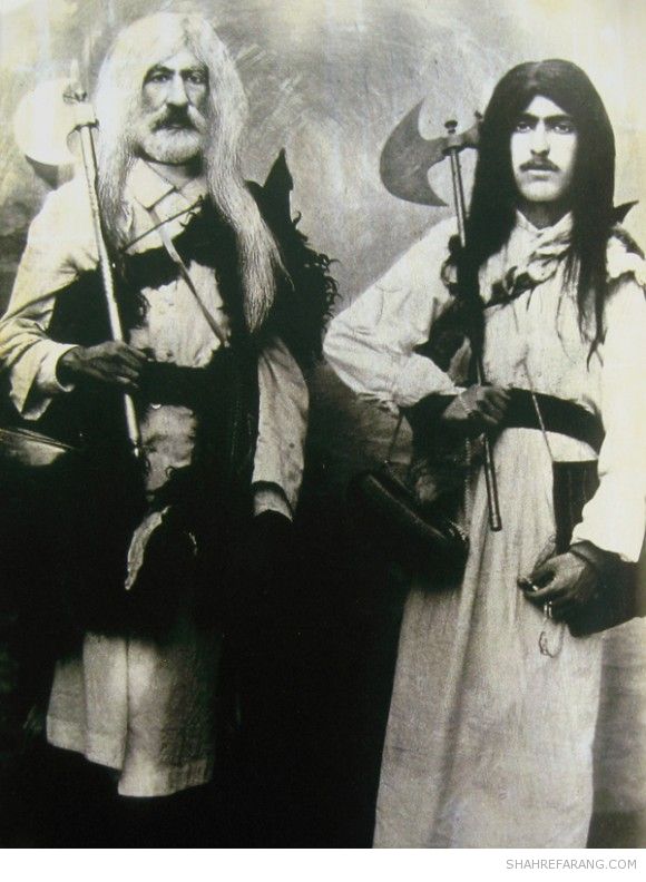 درویشان یهودی آقا جان و برادرش که سران خانواده ای از درویشان یهودی بودند. تهران، ۱۹۲۲ میلادی