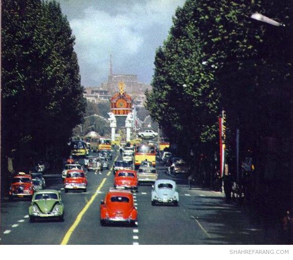 میدان ولیعهد (ولیعصر کنونی) از سمت جنوب ‫(‬خیابان پهلوی ‫(‬ولیعصر کنونی‫)‬