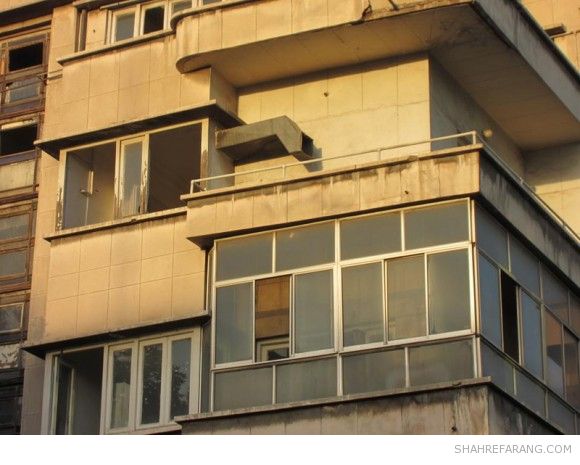 پایین تر از نصرت