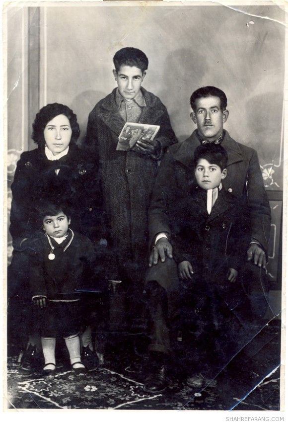 همان خانواده در لباس اروپایی، ١٣۱۷ شمسی (۱۹۳۸ میلادی)