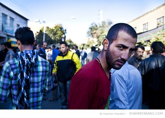 عصر جمعه، دروازه اصفهان، بازار خرده فروشان. شیراز، شهریور ۱۳۹۲ شمسی دروازه اصفهان، بازار خرده فروشان، شهریور ۱۳۹۲