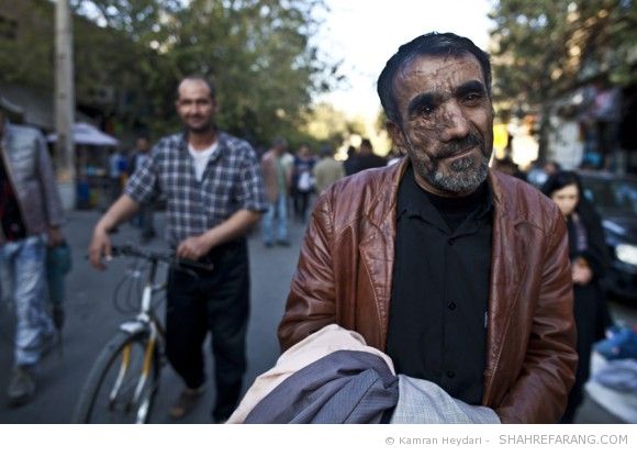 عصر جمعه، دروازه اصفهان، بازار خرده فروشان. شیراز، شهریور ۱۳۹۲ شمسی دروازه اصفهان، بازار خرده فروشان، شهریور ۱۳۹۲