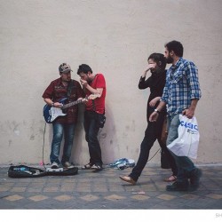 Street Singers and the Passers-by (11)